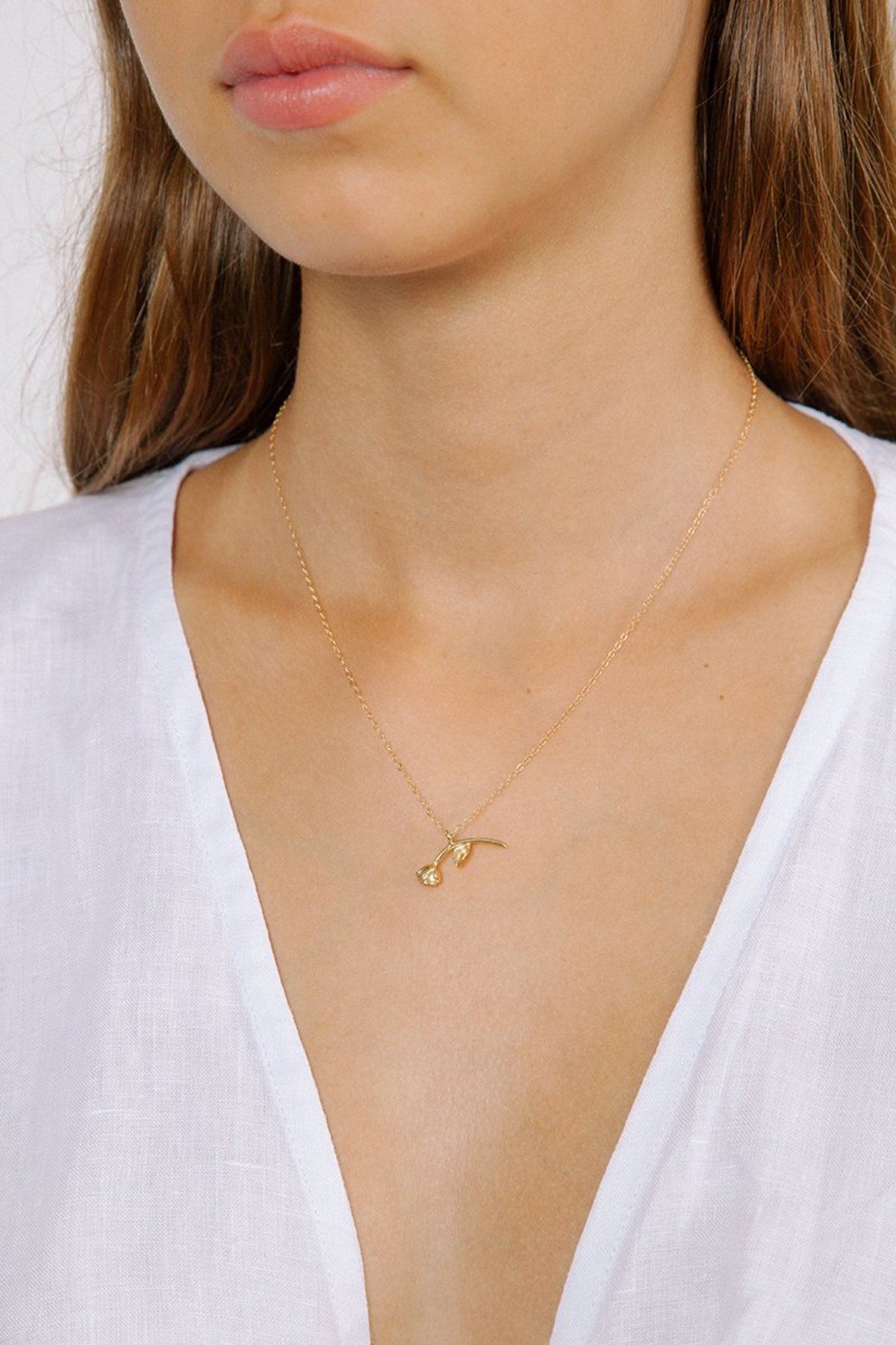 Wolf Circus Rose Pendant Necklace 