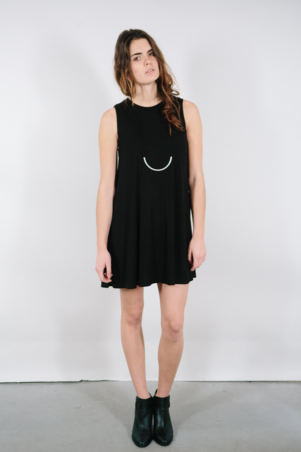 BLQ Basiq Sleeveless Shift Dress BLQ Basiq Sleeveless Shift Dress