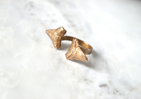 The KARCHEROS Double Incisor Ring The KARCHEROS Double Incisor Ring