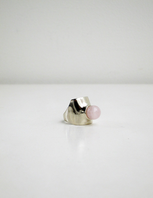 Leyron Ring, White Bronze/Rose Quartz Leyron Ring, White Bronze/Rose Quartz