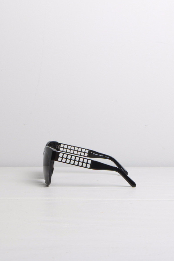 Linda Farrow Cat-Eye Cage Detail Sunglasses Linda Farrow Cat-Eye Cage Detail Sunglasses