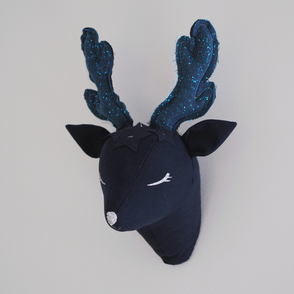 CERF RÊVEUR - FABRIC DEER HEAD (MIDNIGHT BLUE) CERF RÊVEUR - FABRIC DEER HEAD (MIDNIGHT BLUE)
