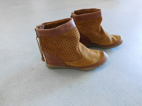 Yerse Preforated Booties Yerse Preforated Booties