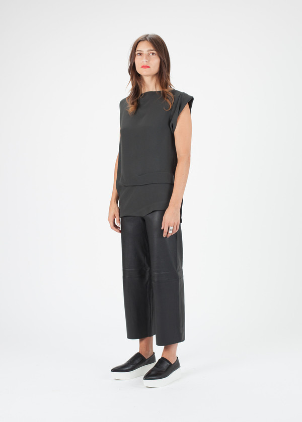 Ter et Bantine Sleeveless Belted Blouse Ter et Bantine Sleeveless Belted Blouse
