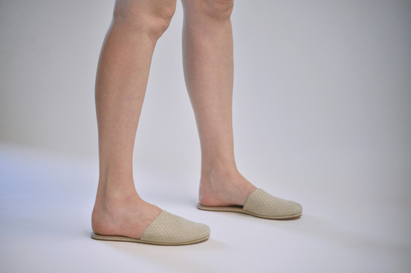 The Palatines Cognitio Mule w thong - beige hex leather The Palatines Cognitio Mule w thong - beige hex leather