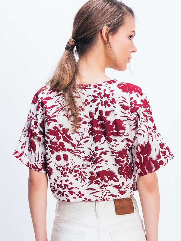 NIKKI CHASIN KIT CROP TOP NIKKI CHASIN KIT CROP TOP