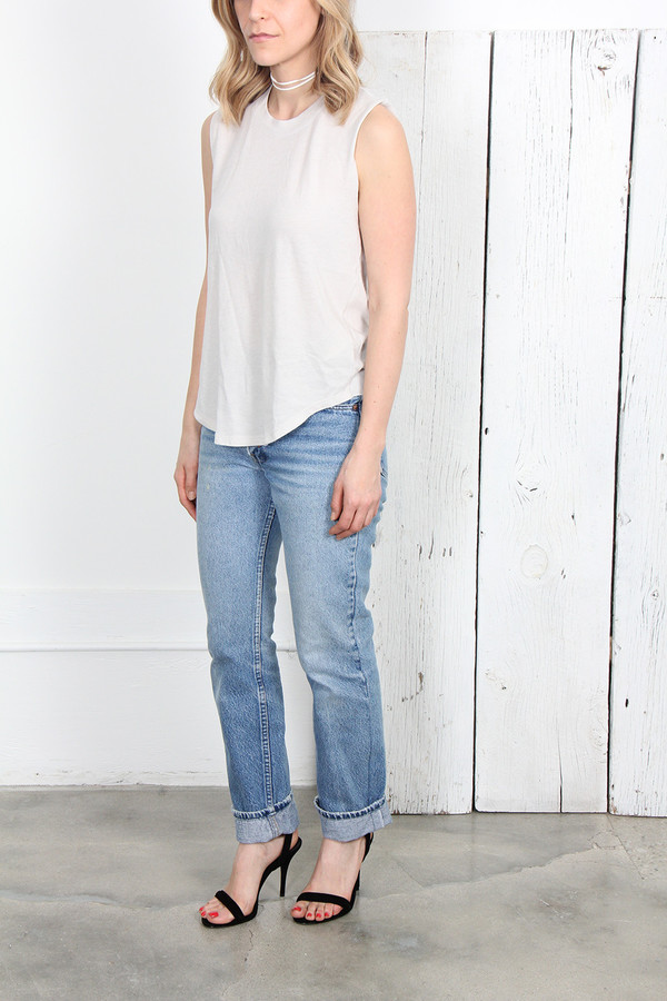 RAQUEL ALLEGRA DESTROYED SHRED MUSCLE T IN DIRTY WHITE RAQUEL ALLEGRA DESTROYED SHRED MUSCLE T IN DIRTY WHITE