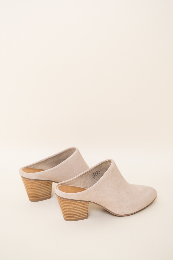 Seychelles Got the Answer Mules / Natural Suede Seychelles Got the Answer Mules / Natural Suede