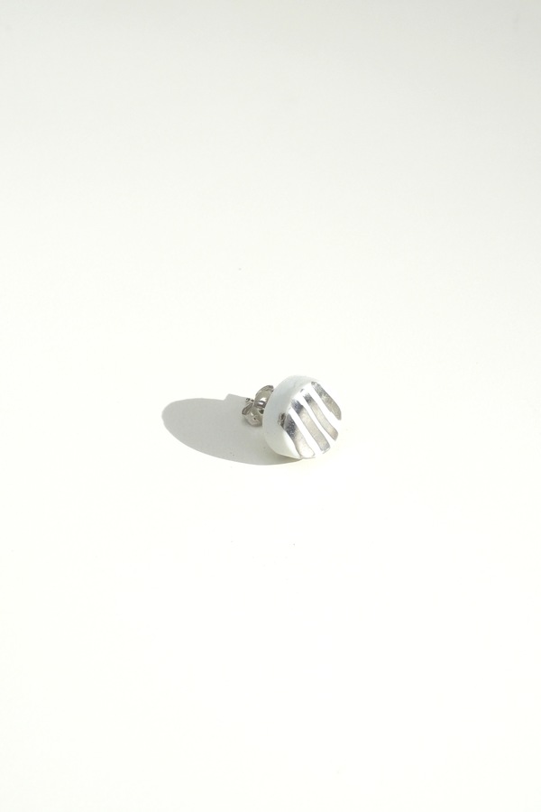 Jujumade 14K white gold striped circle earring Jujumade 14K white gold striped circle earring