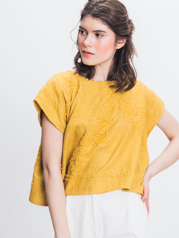 NIKKI CHASIN FRENCH KNOT PONCHO TOP NIKKI CHASIN FRENCH KNOT PONCHO TOP