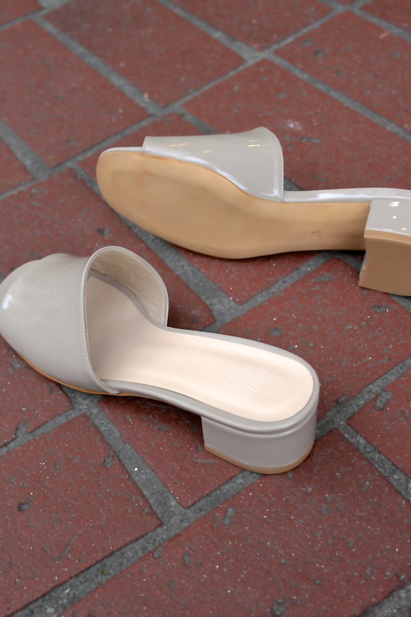 Maryam Nassir Zadeh Sophie Slide Maryam Nassir Zadeh Sophie Slide
