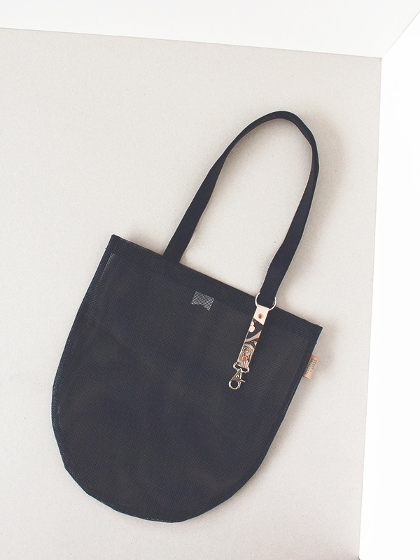 Scout & Catalogue LA PLAYA TOTE - BLACK MESH Scout & Catalogue LA PLAYA TOTE - BLACK MESH