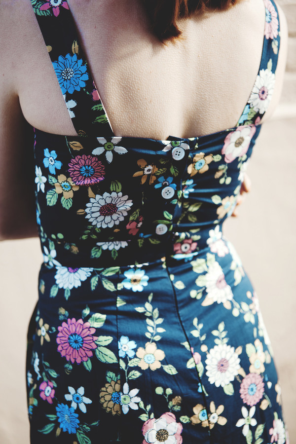 Birds of North America Wren Shorts (Navy Floral) Birds of North America Wren Shorts (Navy Floral)