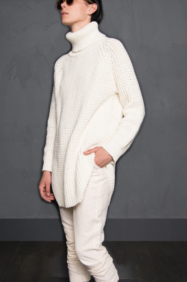 Hope Grand Turtle Neck With Irregular Hem Hope Grand Turtle Neck With Irregular Hem