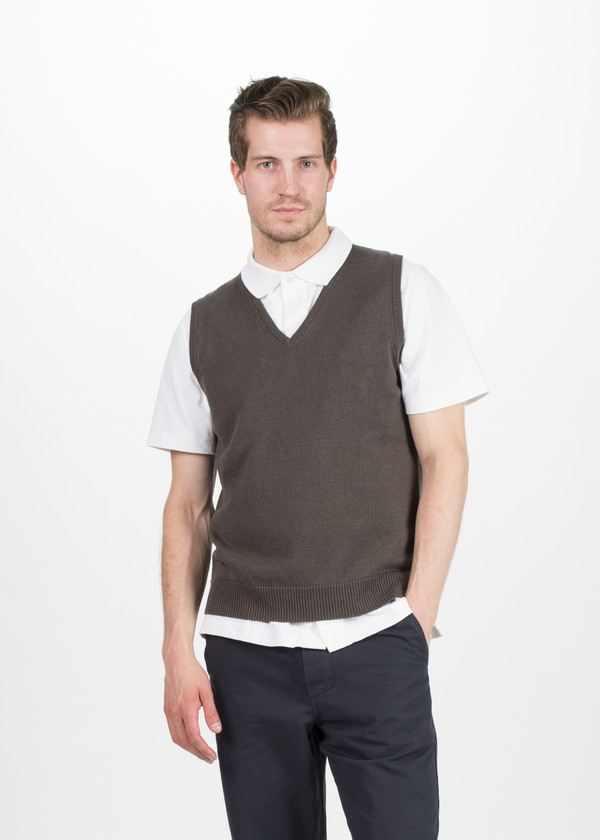 Men's Margaret Howell V-Neck Linen Vest Men's Margaret Howell V-Neck Linen Vest
