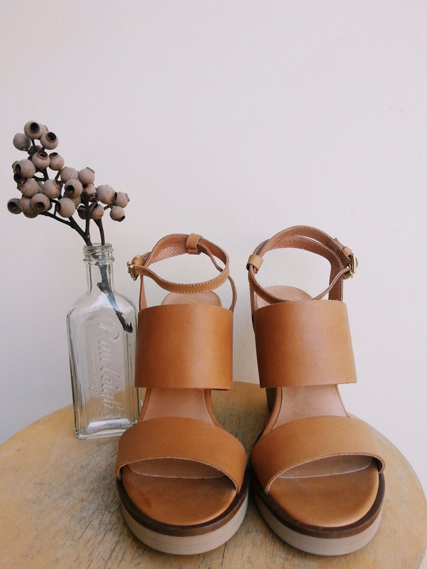 L'Intervalle Muflony Sandal (Honey Leather) L'Intervalle Muflony Sandal (Honey Leather)