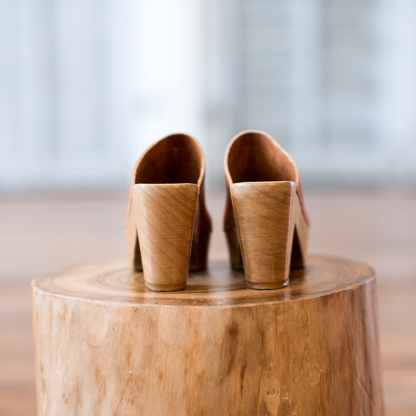 No. 6 Front Seam Slide Caramel No. 6 Front Seam Slide Caramel