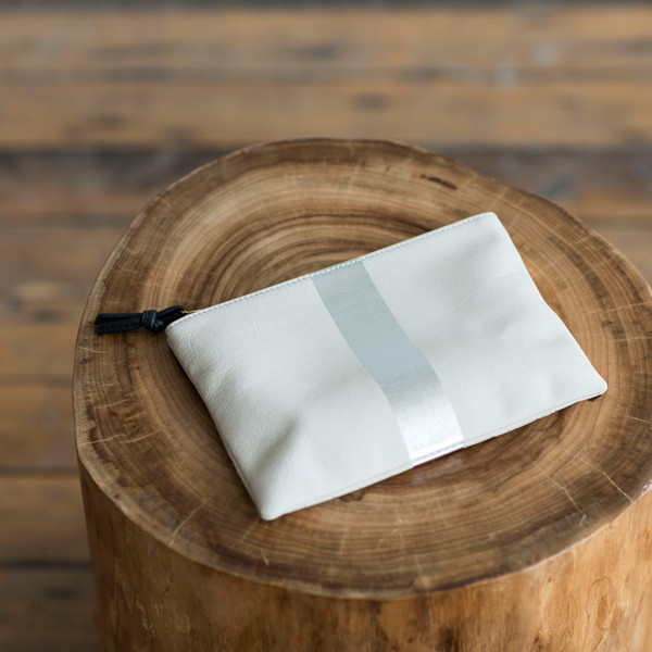 Kempton & Co Small Stripe Pouch White/Silver Kempton & Co Small Stripe Pouch White/Silver