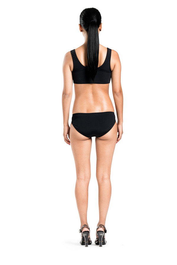 BETH RICHARDS Knot Top - Black CROP TANK WITH ENGINEERED KNOT BETH RICHARDS Knot Top - Black CROP TANK WITH ENGINEERED KNOT