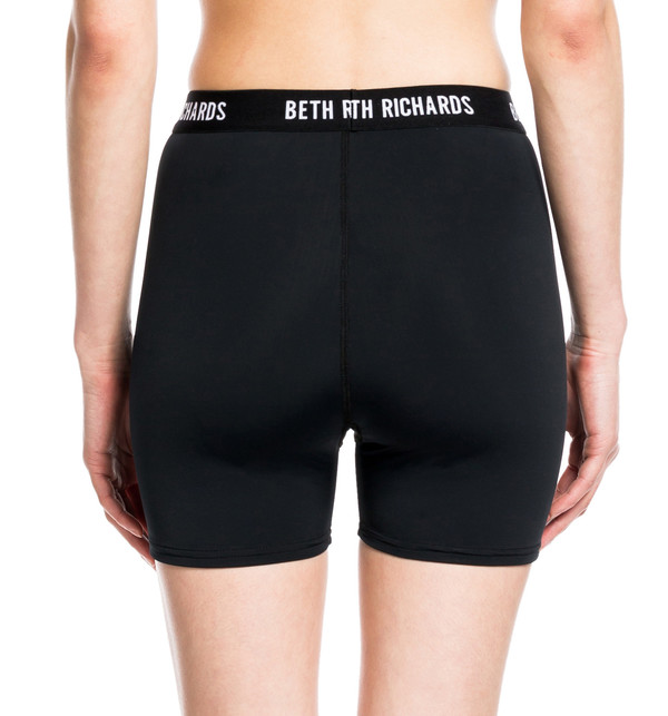 BETH RICHARDS Masi Short - Black BASIC BIKE OR YOGA SHORT WITH LOGOED ELASTIC BETH RICHARDS Masi Short - Black BASIC BIKE OR YOGA SHORT WITH LOGOED ELASTIC