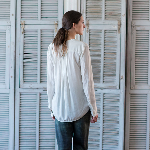 Raquel Allegra Henley Blouse Dirty White Raquel Allegra Henley Blouse Dirty White