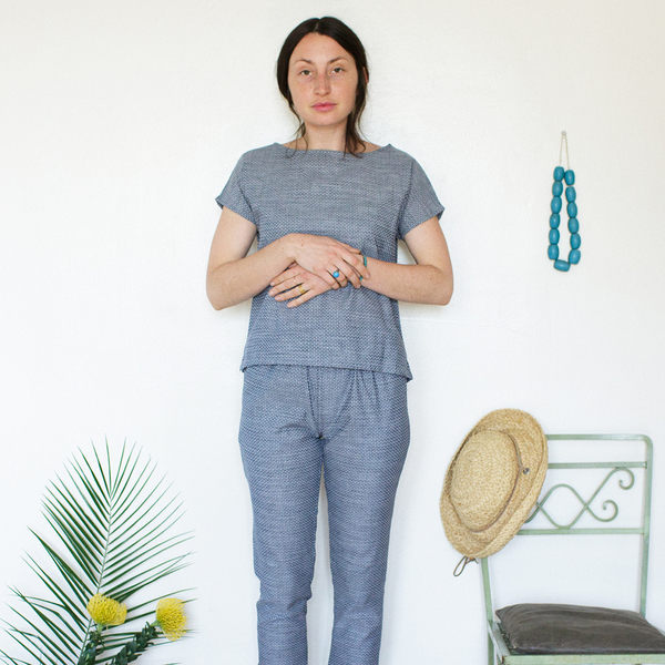 Me & Arrow Basic Tee Dot Chambray Me & Arrow Basic Tee Dot Chambray