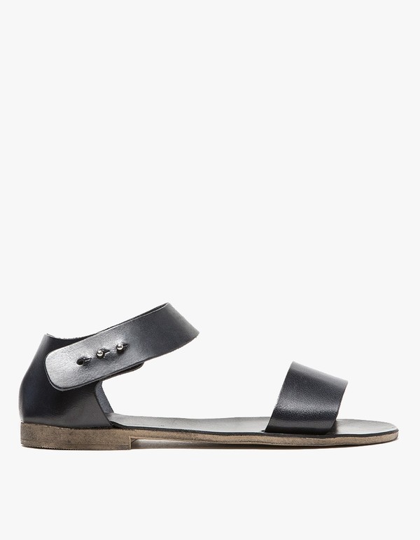 Intentionally Blank FIUME in BLACK Intentionally Blank FIUME in BLACK