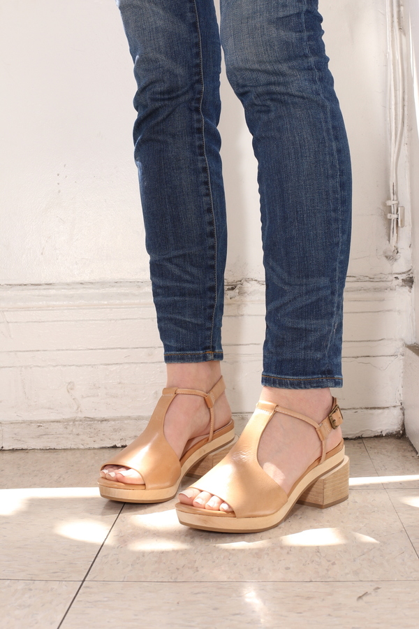 Intentionally Blank GABBY in TAUPE LEATHER Intentionally Blank GABBY in TAUPE LEATHER