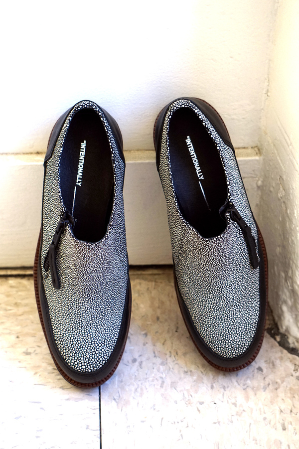 Intentionally Blank FIELD in STINGRAY embossed leather Intentionally Blank FIELD in STINGRAY embossed leather