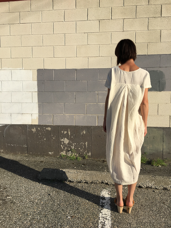 BLACK CRANE pleated cocoon dress BLACK CRANE pleated cocoon dress