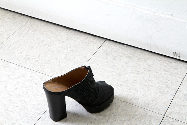 BESTOW in BLACK REPTILE BESTOW in BLACK REPTILE