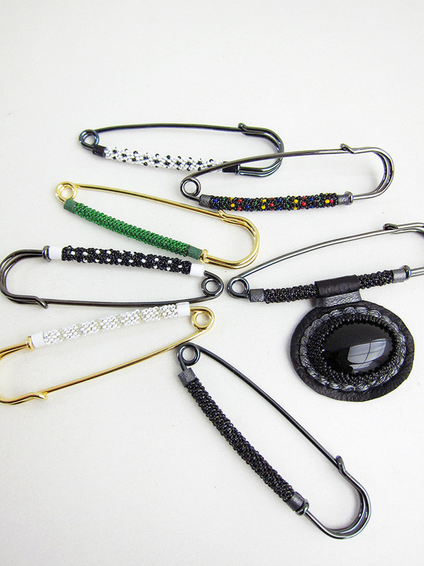 Robin Mollicone White/Black Dot Pin Robin Mollicone White/Black Dot Pin