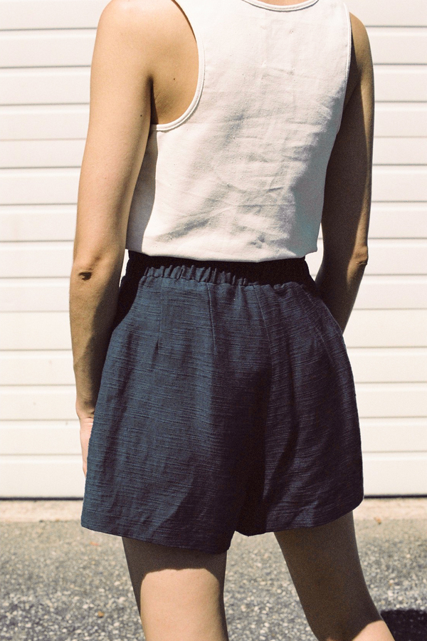 Apiece Apart Taiyana Elastic Back Short - navy Apiece Apart Taiyana Elastic Back Short - navy