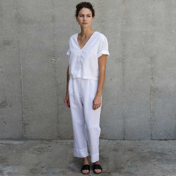 ALI GOLDEN V-NECK TOP - WHITE ALI GOLDEN V-NECK TOP - WHITE