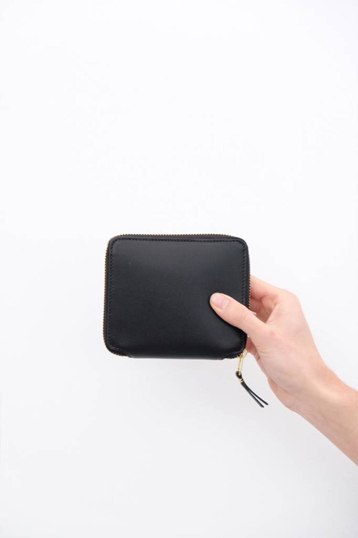 comme des garcons zip around wallet que significa