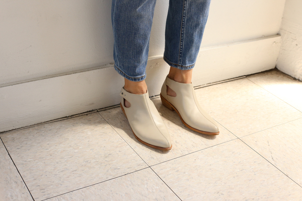 Intentionally Blank FINC BOOTIE BONE LEATHER Intentionally Blank FINC BOOTIE BONE LEATHER