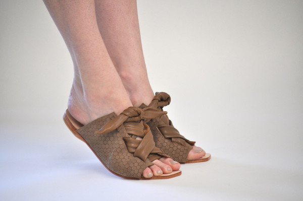 The Palatines Shoes Texo Sandal - Bark Hex Leather W Shiny Bark Ties The Palatines Shoes Texo Sandal - Bark Hex Leather W Shiny Bark Ties
