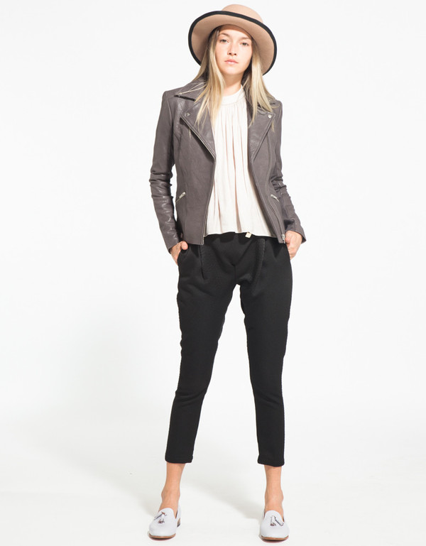 AMBER SAKAI BLACK SNAKE PRINT CROSSOVER PANTS AMBER SAKAI BLACK SNAKE PRINT CROSSOVER PANTS