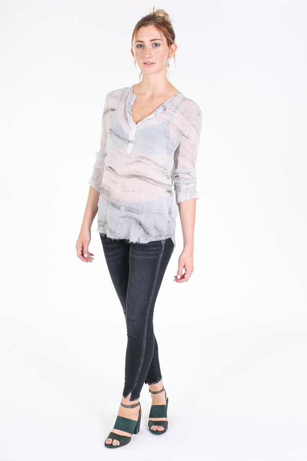 Raquel Allegra Henley blouse in grey Raquel Allegra Henley blouse in grey