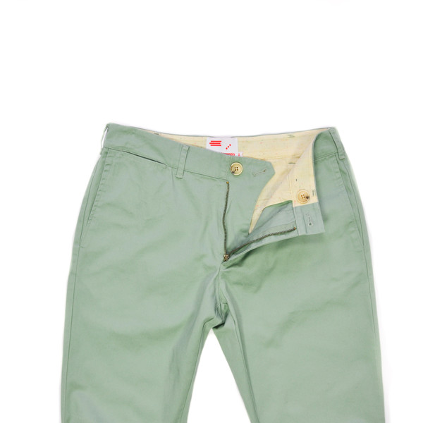 GENERAL ASSEMBLY - SLIM SUN-WASHED CHINO - MOSS GENERAL ASSEMBLY - SLIM SUN-WASHED CHINO - MOSS