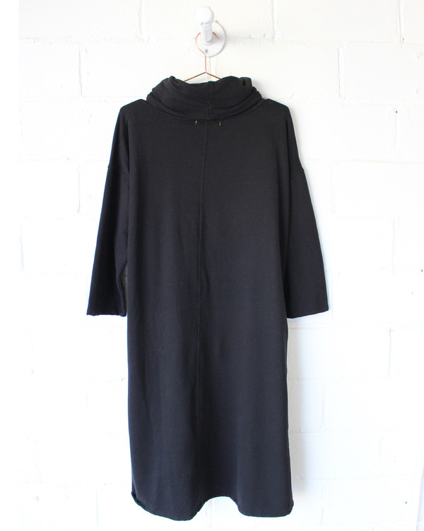 esby ELIZA TURTLENECK DRESS - BLACK esby ELIZA TURTLENECK DRESS - BLACK
