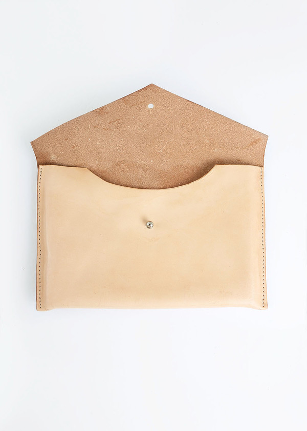 Sylvia Soo Leather Nude Envelope Clutch Sylvia Soo Leather Nude Envelope Clutch