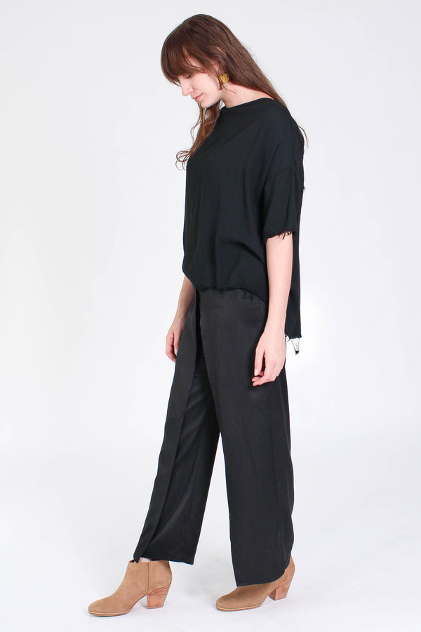Black Crane Square top in black Black Crane Square top in black