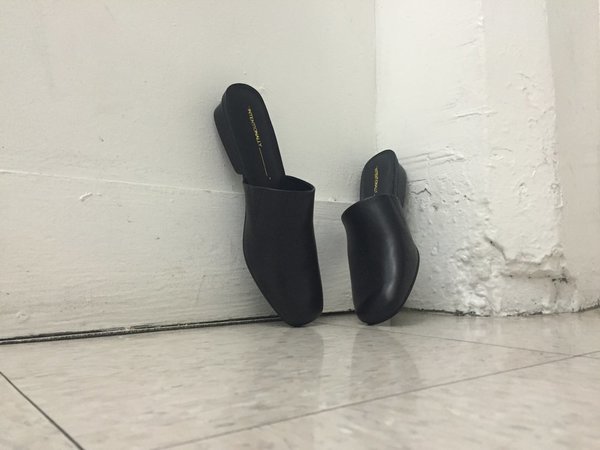 Intentionally Blank TOUCH BLACK LEATHER Intentionally Blank TOUCH BLACK LEATHER