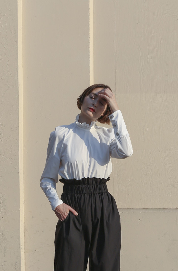 Suzanne Rae Ruffle Neck Raglan Top in White Suzanne Rae Ruffle Neck Raglan Top in White