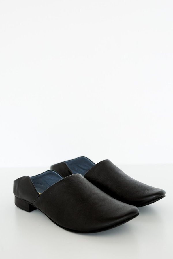 Intentionally Blank PLATES BLACK LEATHER Intentionally Blank PLATES BLACK LEATHER