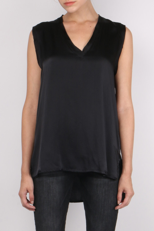 (nude) V-Neck Sleeveless Top (nude) V-Neck Sleeveless Top