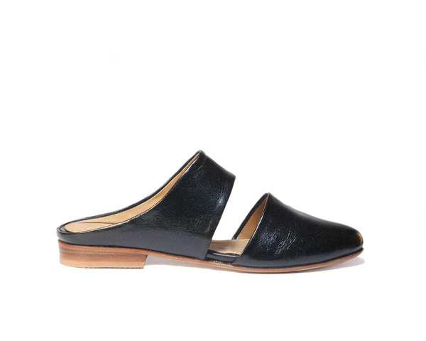 Zou Xou Mule in Black Glaze Zou Xou Mule in Black Glaze