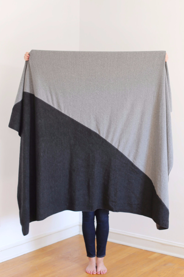 Donni Charm Donni Sweatshirt Diagonal Scarf Donni Charm Donni Sweatshirt Diagonal Scarf