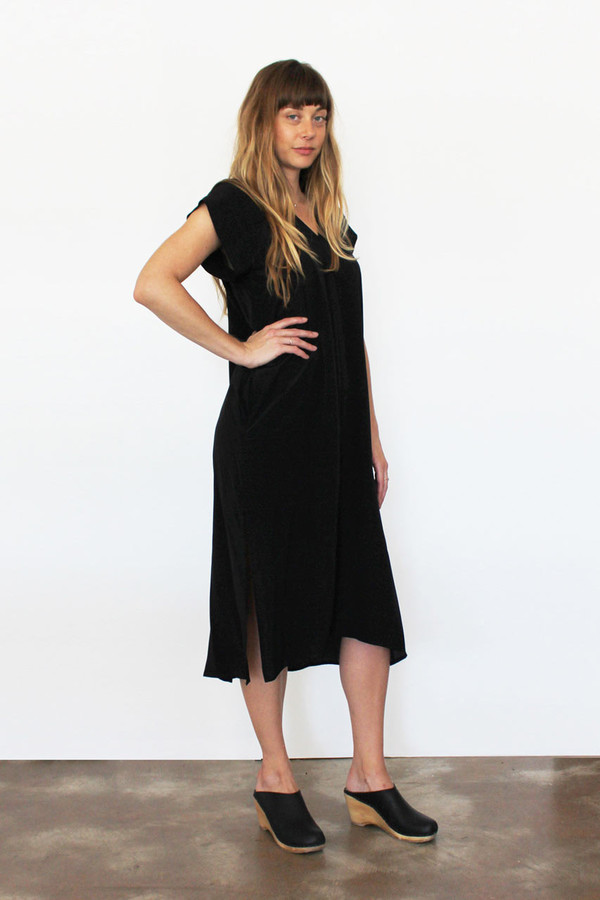 esby banks silk kimono dress in black esby banks silk kimono dress in black